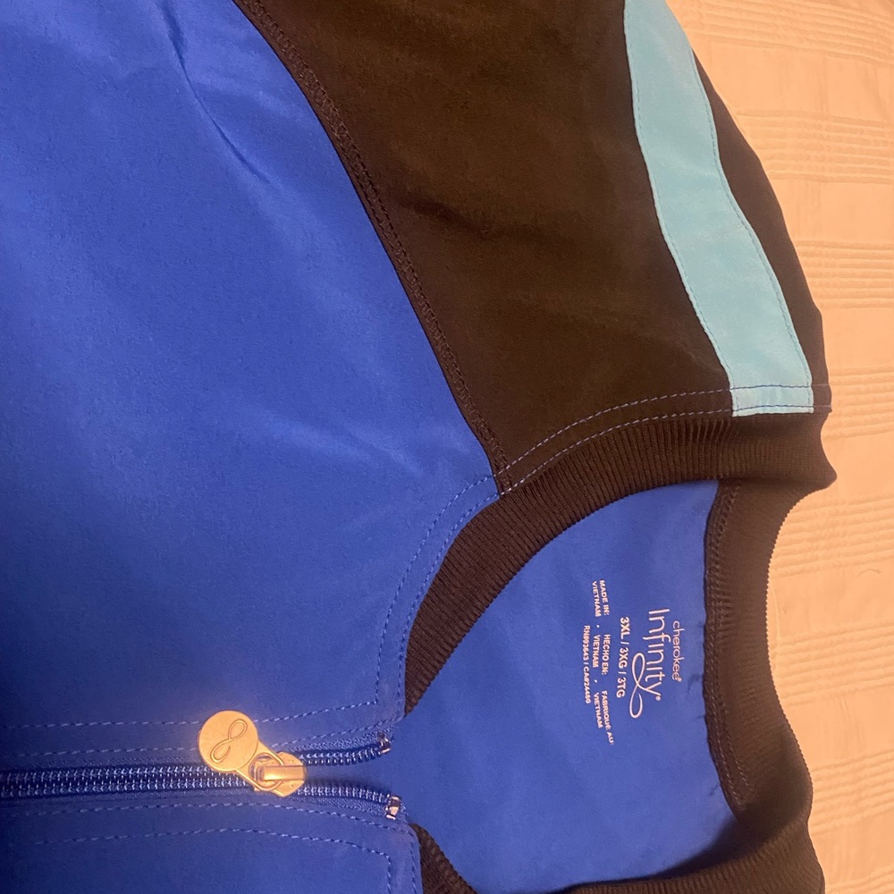 Cherokee scrub jacket - Picture 2 of 2